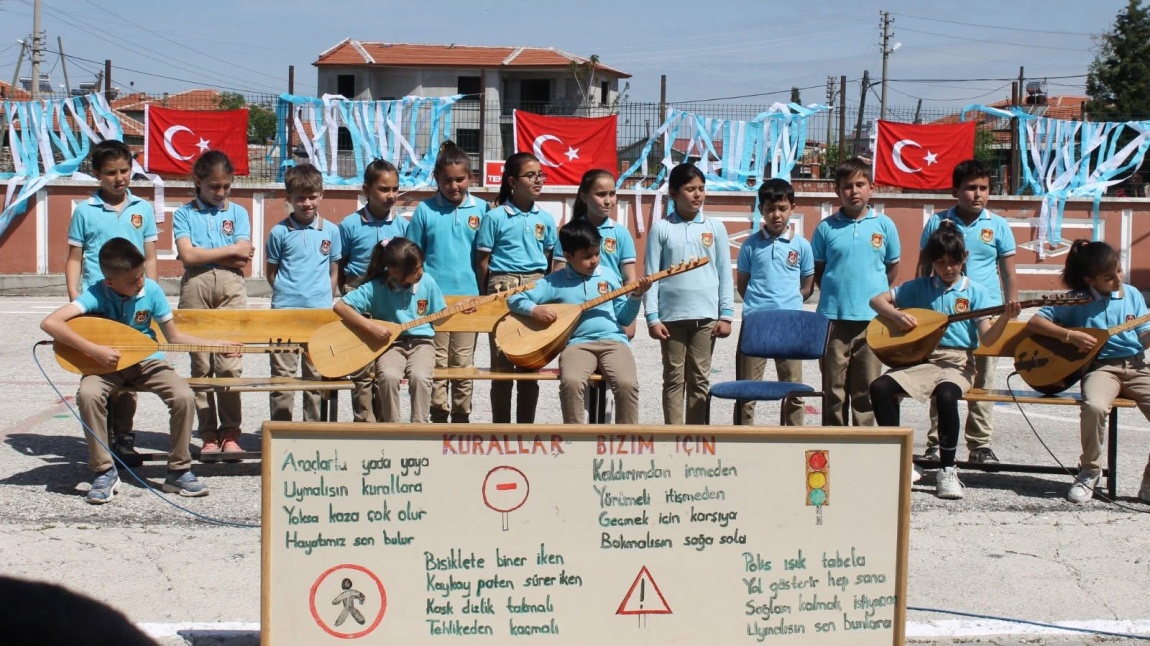 Trafik ve İlk Yardım Haftası ilçe programı okulumuzda çeşitli etkinliklerle kutlandı.